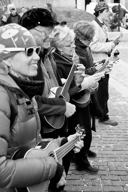 Ukulele Flash Mob, First Friday Art Walk